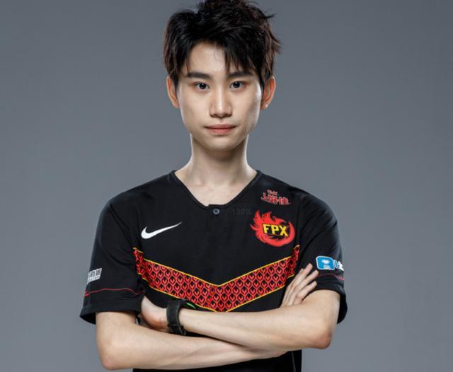 体育app下载-阿扎伦卡与60激战RNG分钟，锐不可当胜负难料！，Doinb焦点对战比赛高潮迭起(2009阿扎伦卡)