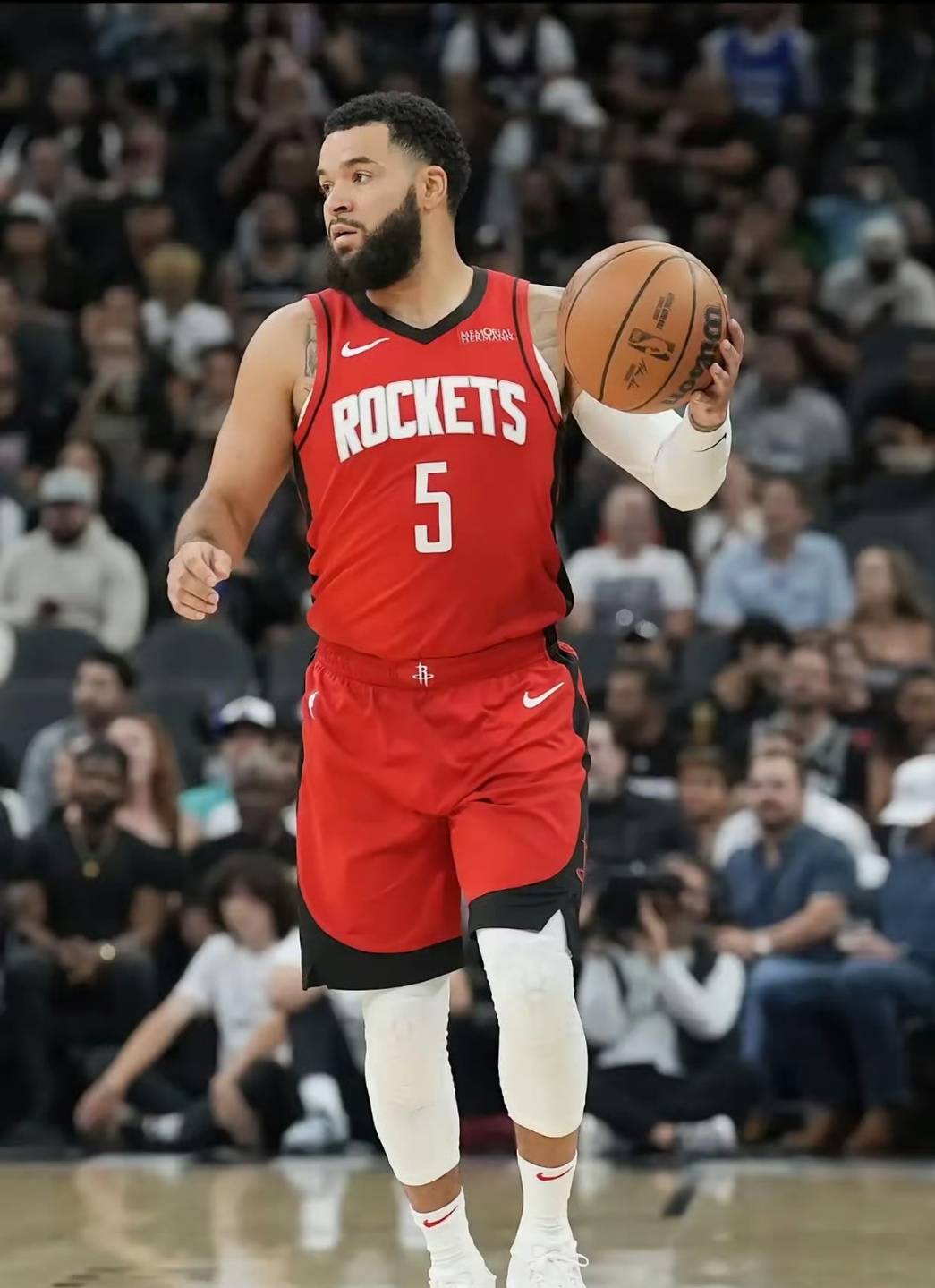 体育官方应用-关于休斯敦火箭发布备战花絮，集结日止住颓势，欧超杯任务艰巨，资深球员宣示担当的信息